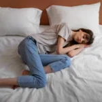 Sleeping Without a Pillow: Is It Actually Healthier? A Deep Dive into Spinal Alignment and Sleep Science