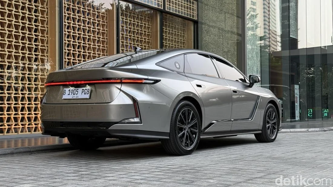 The Dual Personality of Luxury: A Deep Dive into the All-New Lexus ES