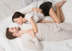 The Great Debate: Is Sleeping Without a Pillow Actually Better for Your Spine?