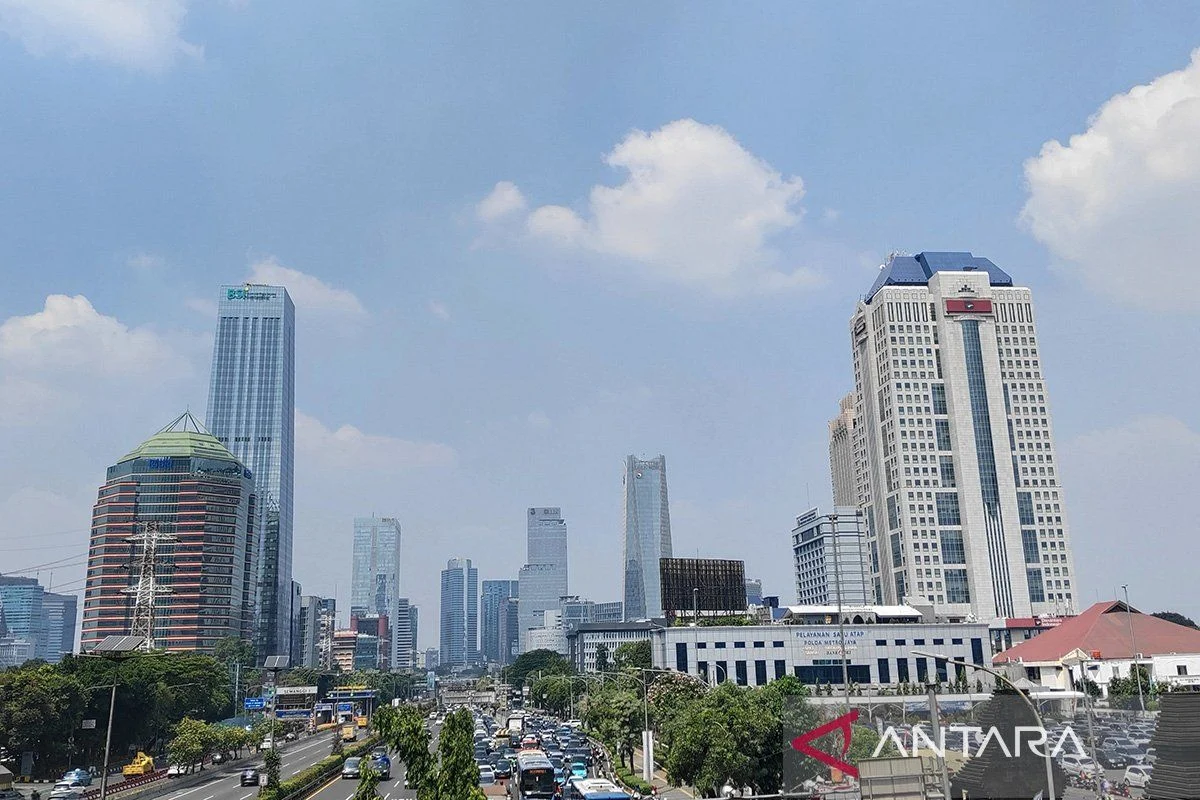 Weather Outlook: Jakarta Braces for Mixed Conditions as BMKG Predicts Periodic Rainfall